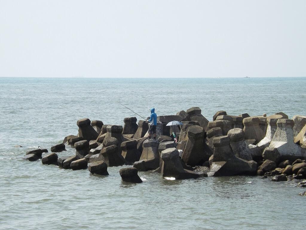 釣魚,釣客,垂釣,海釣,海岸釣魚,大海,海邊,海水,磯釣,消波塊英文